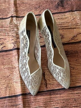 Vintage 80s Maud Frizon Ivory Lace Pumps Size 38 France Bridal Wedding US 7.5